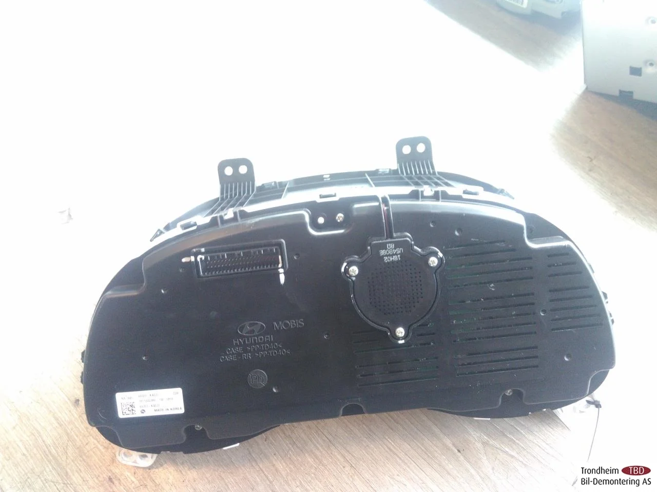 Hyundai KONA / ELECTRIC 2018-23 Instrument cluster assembly view 3