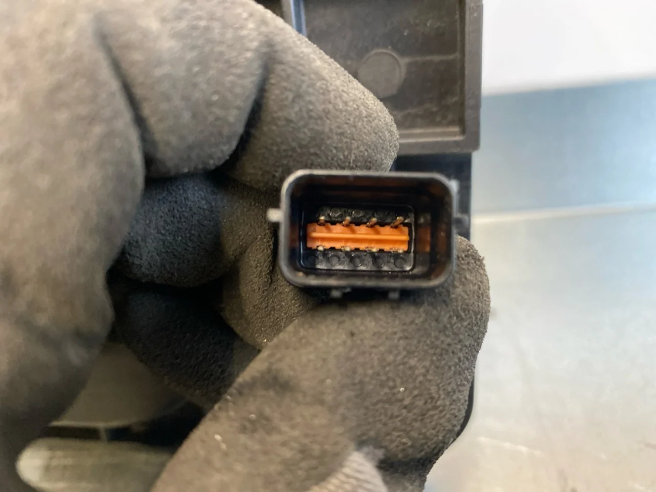 Kia EV6 2022- Difuzor sunet motor vedere 3