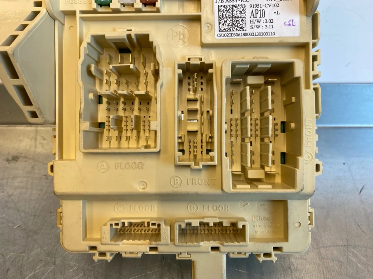 Kia EV6 2022- Biztosítékdoboz / elektromos központ nézet 3