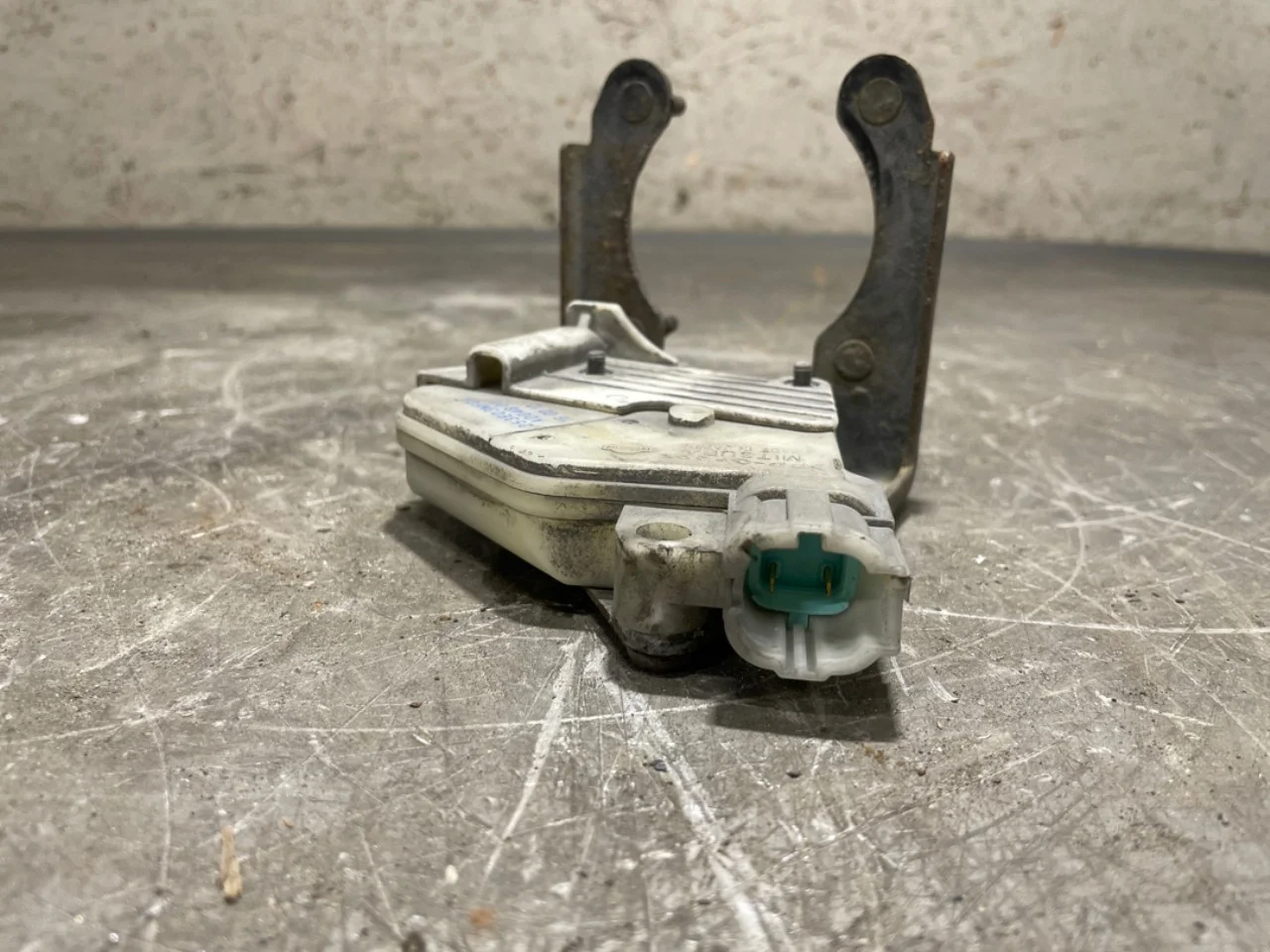 Nissan LEAF 2011-17 Central locking kit view 3