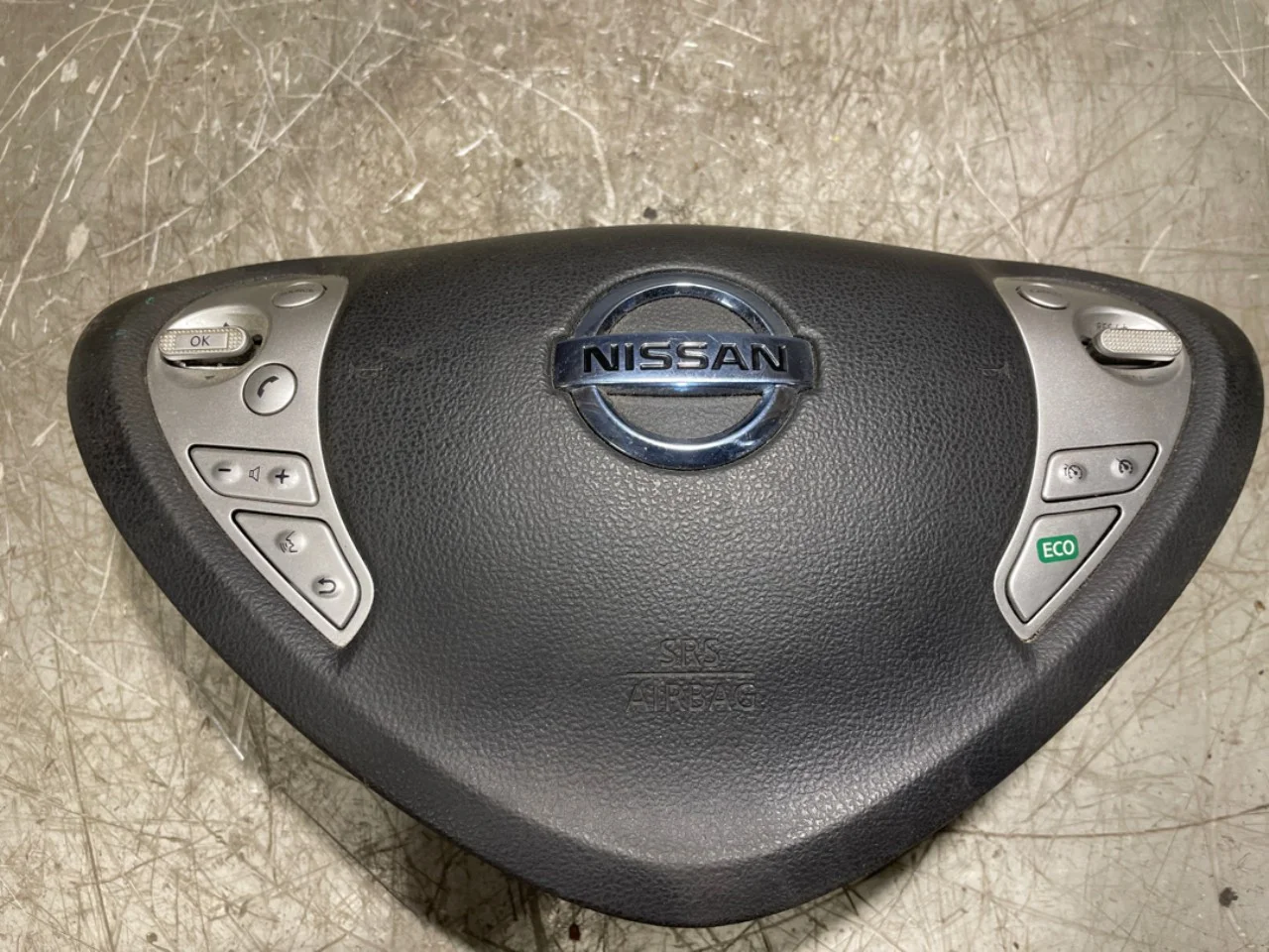 Nissan LEAF 2011-17 Airbag, steering wheel pad view 2