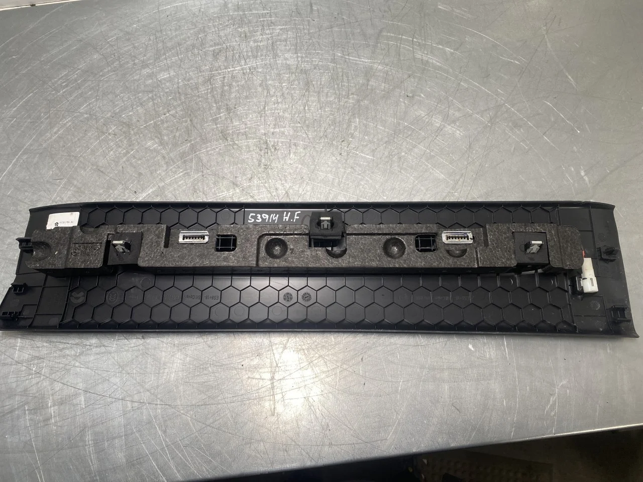 Nio ES8 23-24 Trim molding, other view 2