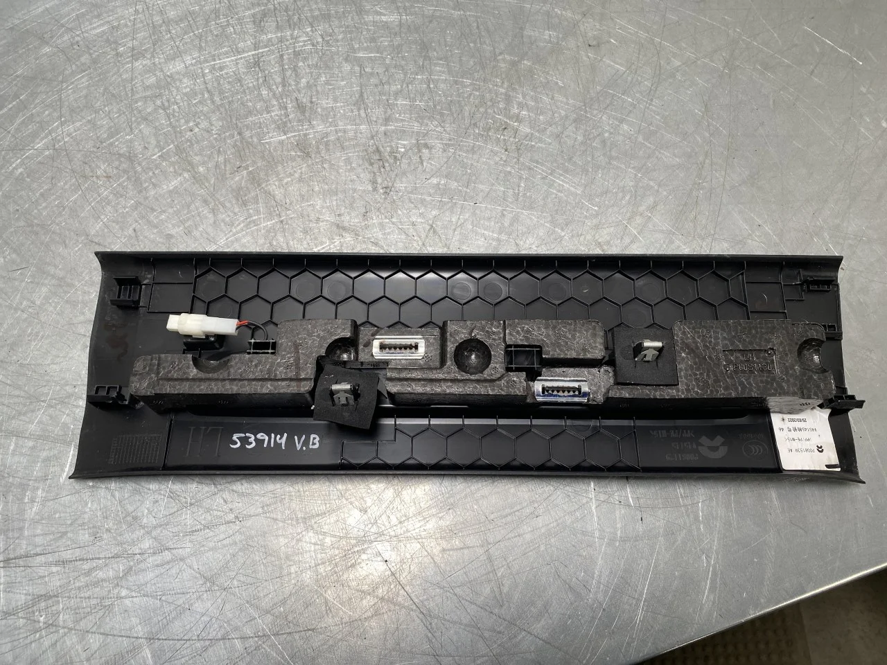 Nio ES8 23-24 Trim molding, other view 2