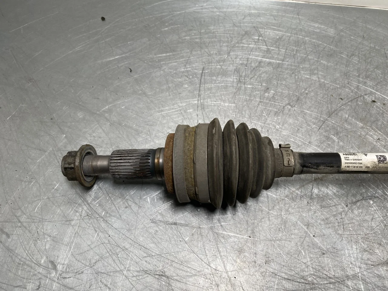 Porsche TAYCAN 2020- Front left driveshaft view 2