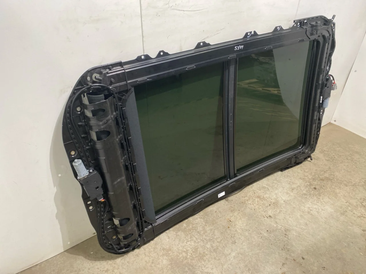 Nio ES8 23-24 Sunroof view 2