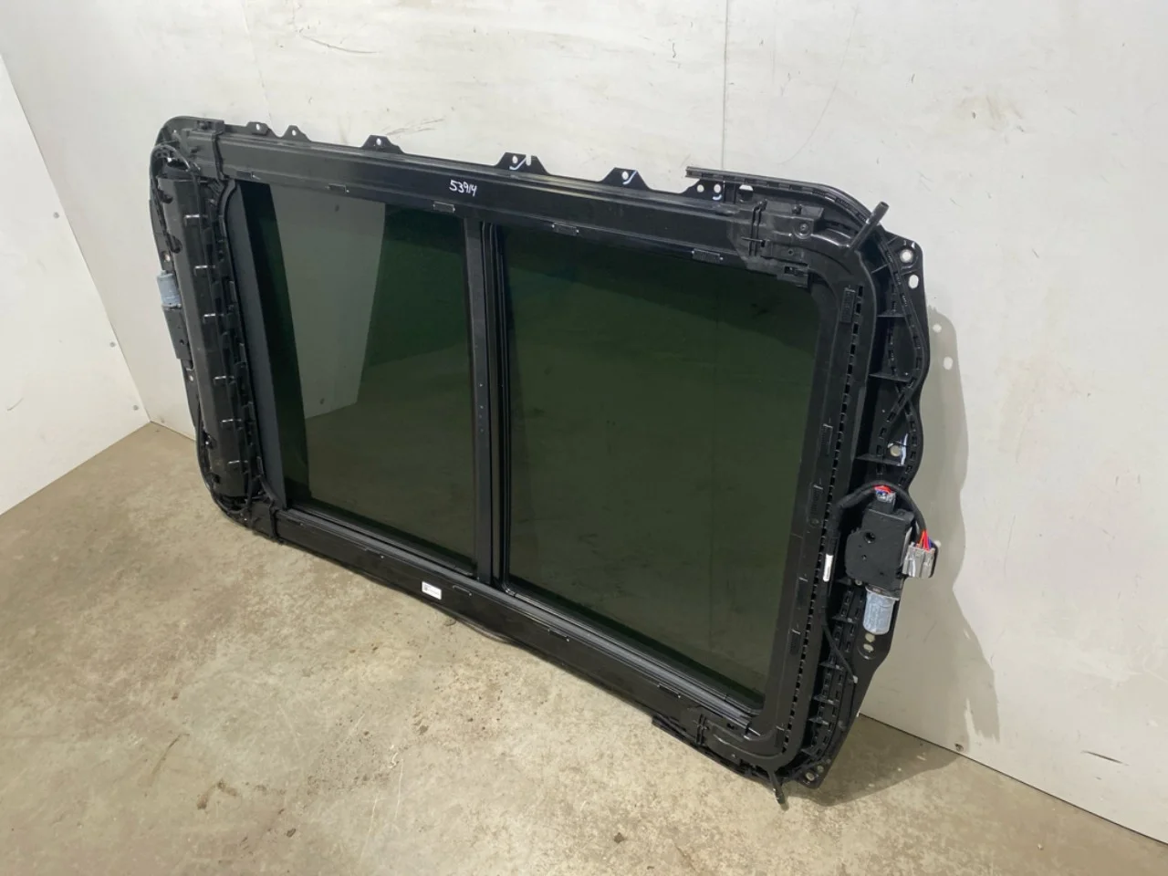 Nio ES8 23-24 Sunroof view 3