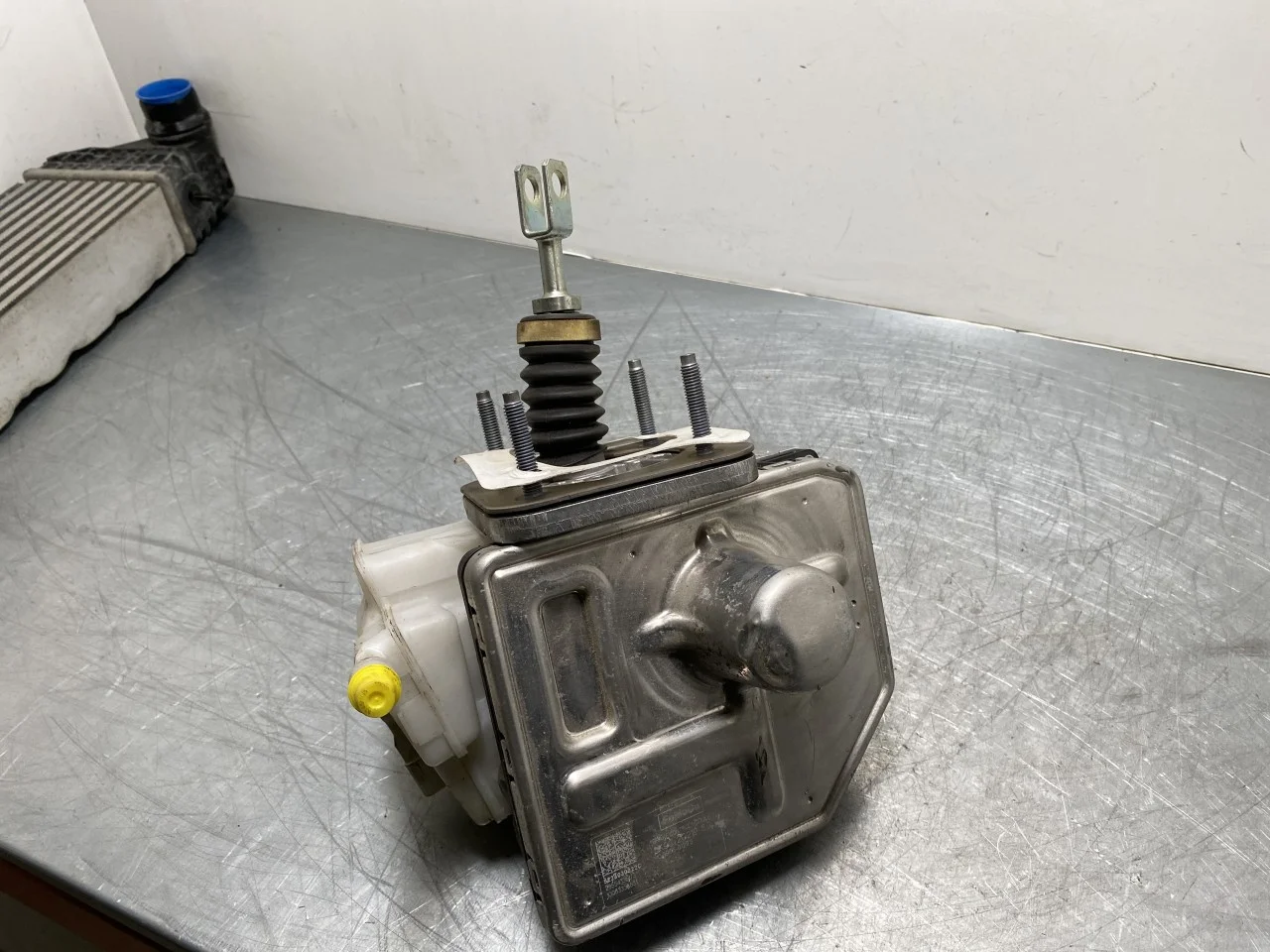 Ford MUSTANG MACH-E 2021- Brake booster