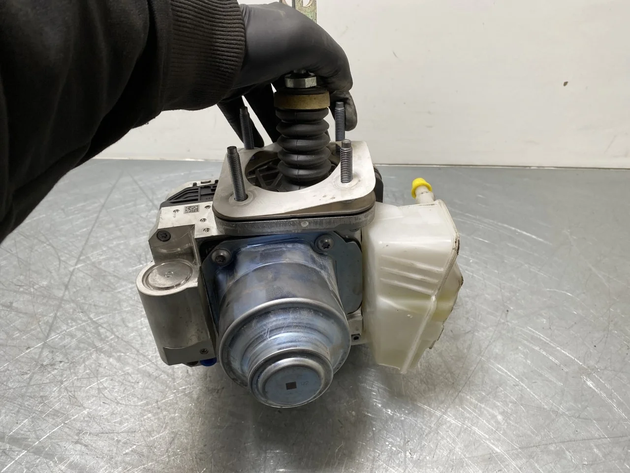 Ford MUSTANG MACH-E 2021- Brake booster view 3
