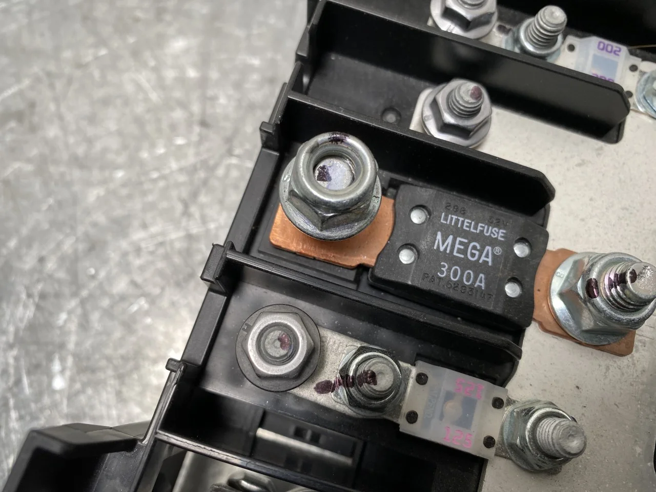 Nio ES8 23-24 Biztosítékdoboz / elektromos központ nézet 2