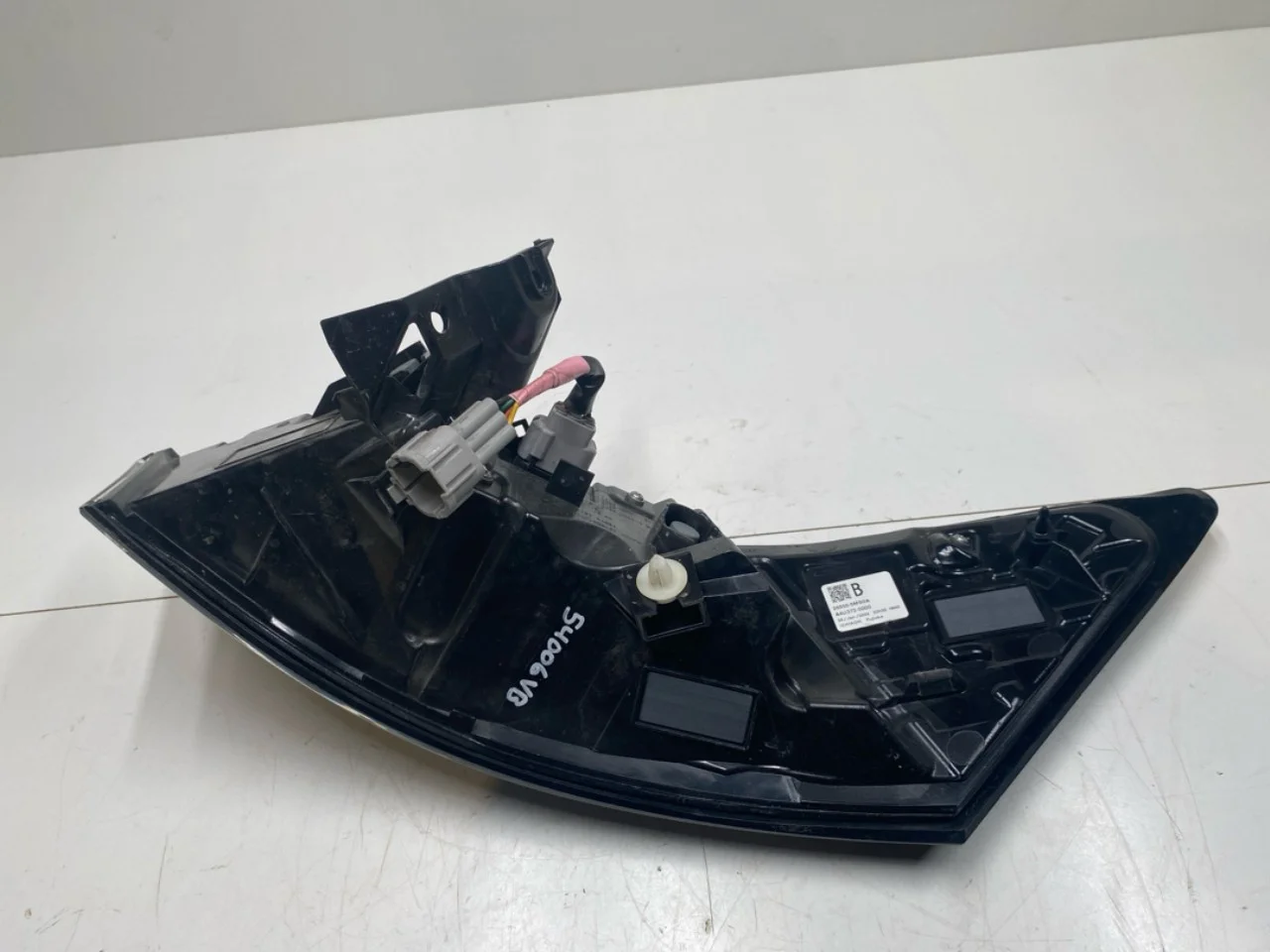Nissan ARIYA 2021- Left tail light view 3