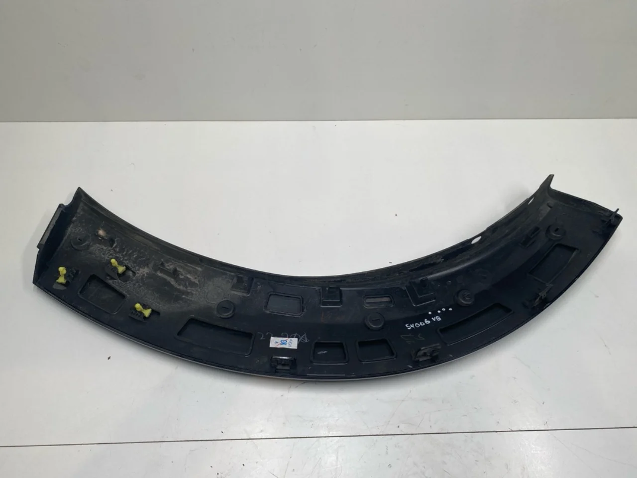 Nissan ARIYA 2021- Wheel arch trim view 2