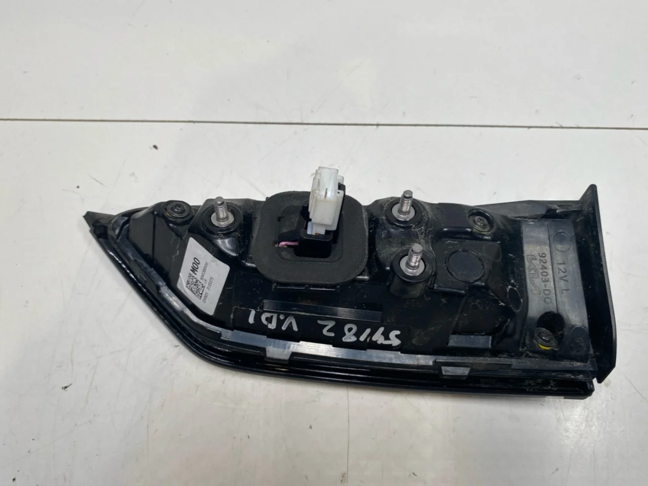 Rear light, left, on tailgate (inner) view 2