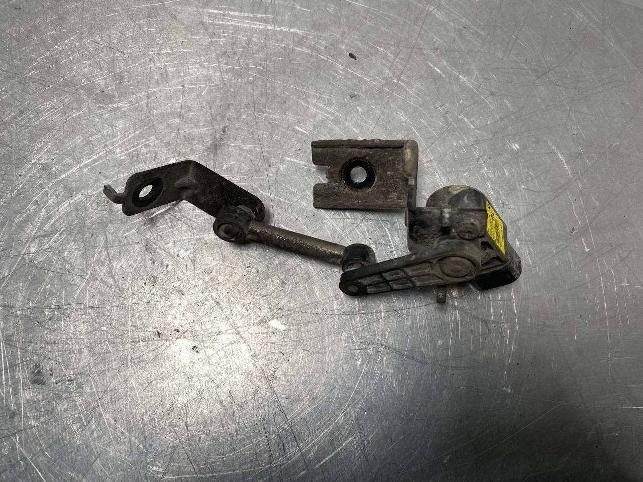 Level control / air suspension sensor