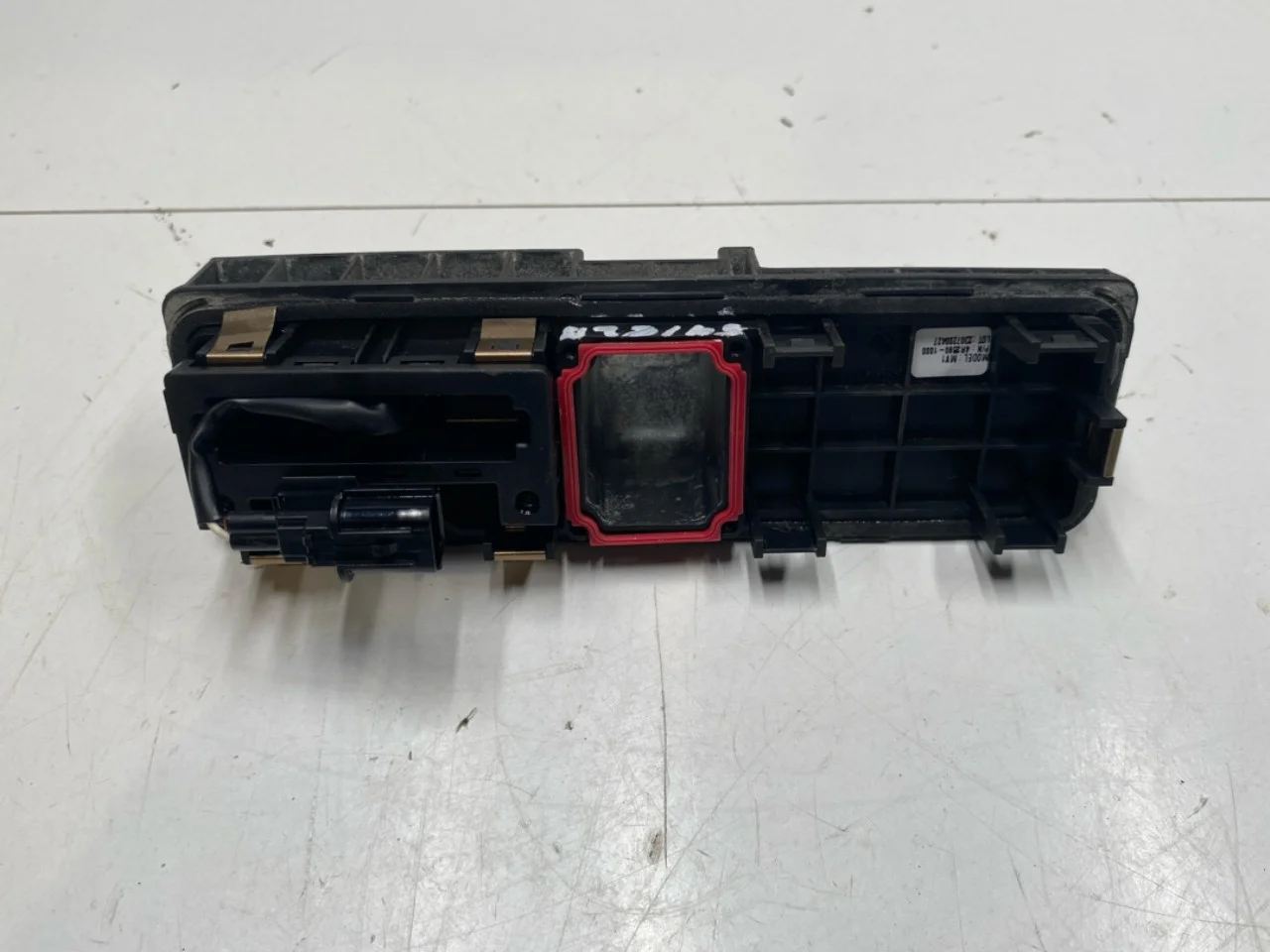 Tailgate exterior handle view 2