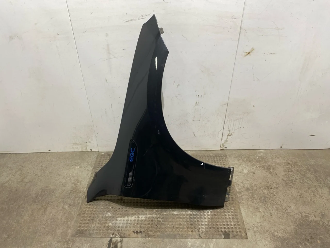 Mercedes EQC 2020- Front right fender