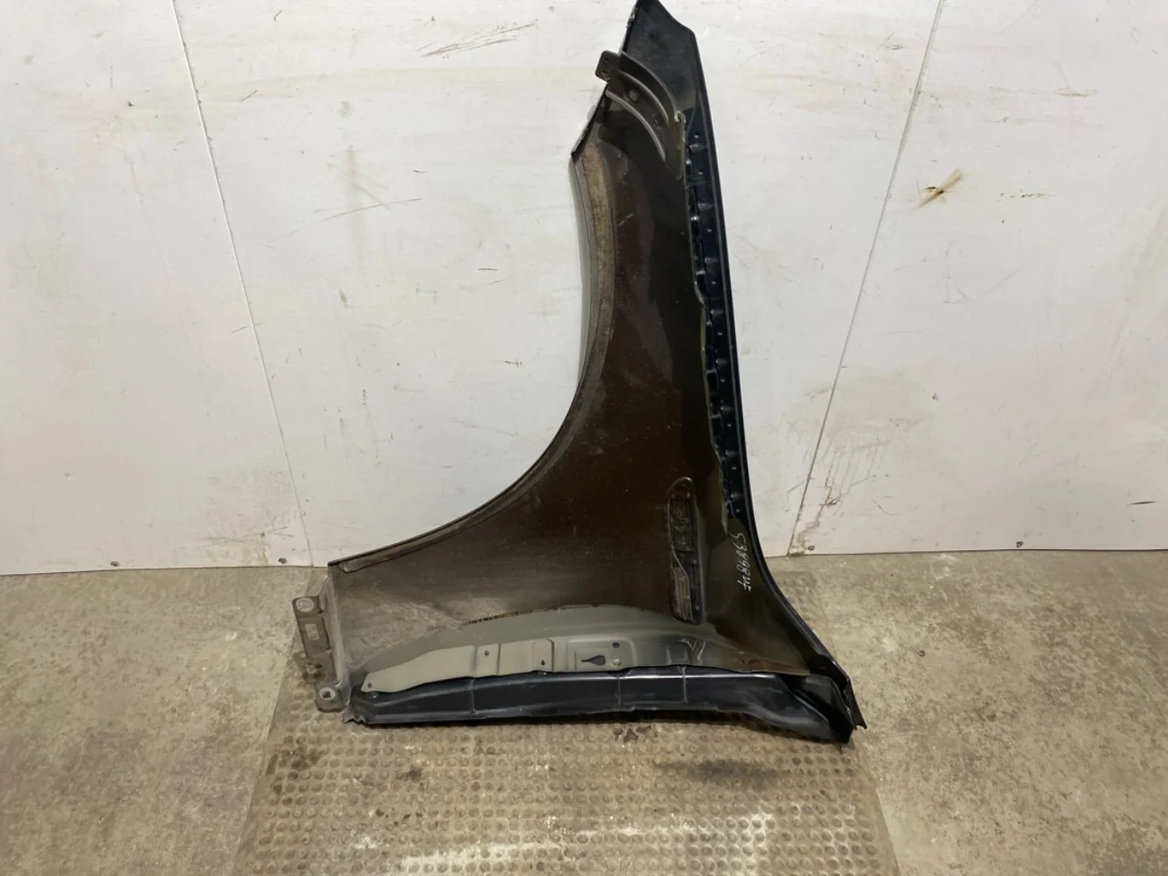 Mercedes EQC 2020- Front right fender view 4