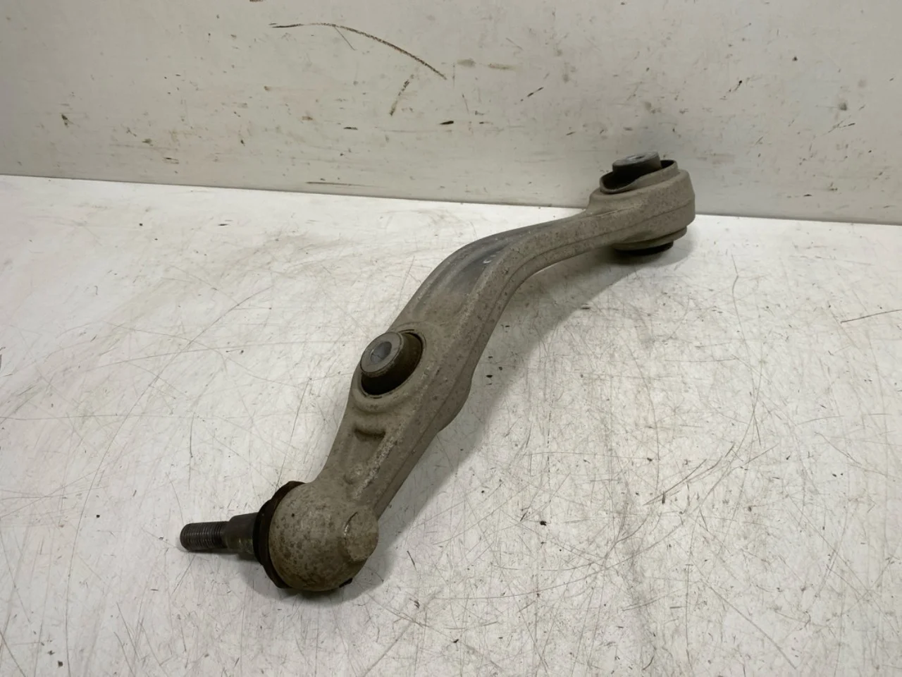 Hongqi E-HS9 2022- Control arm, front right view 3