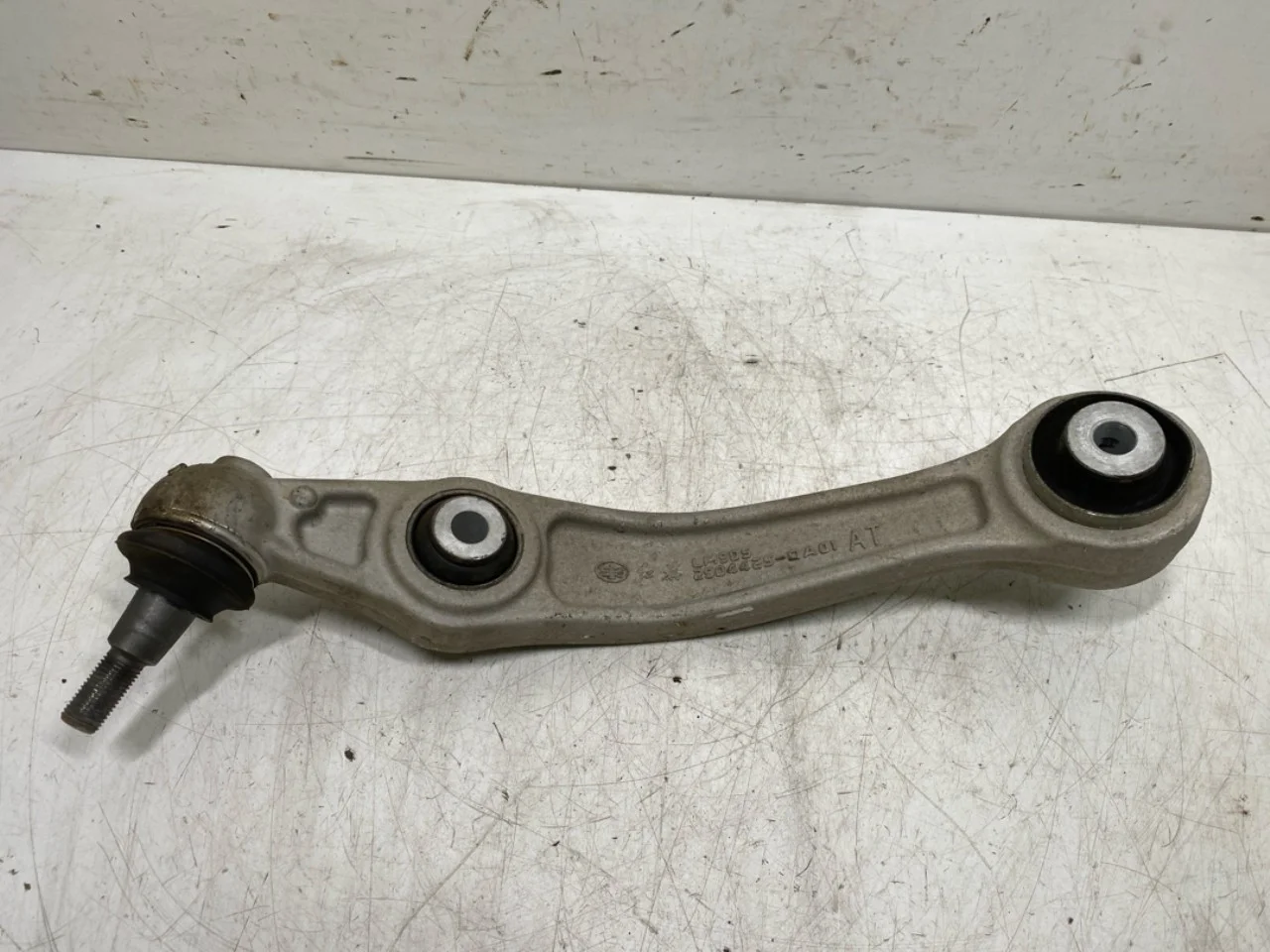 Hongqi E-HS9 2022- Control arm, front right view 4