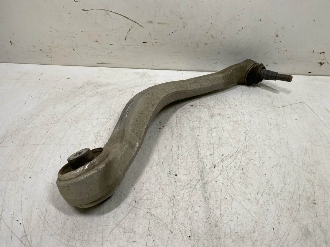Hongqi E-HS9 2022- Control arm, front right view 3