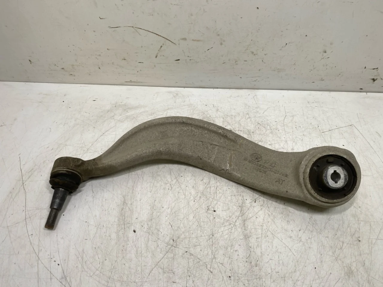 Hongqi E-HS9 2022- Control arm, front right view 4