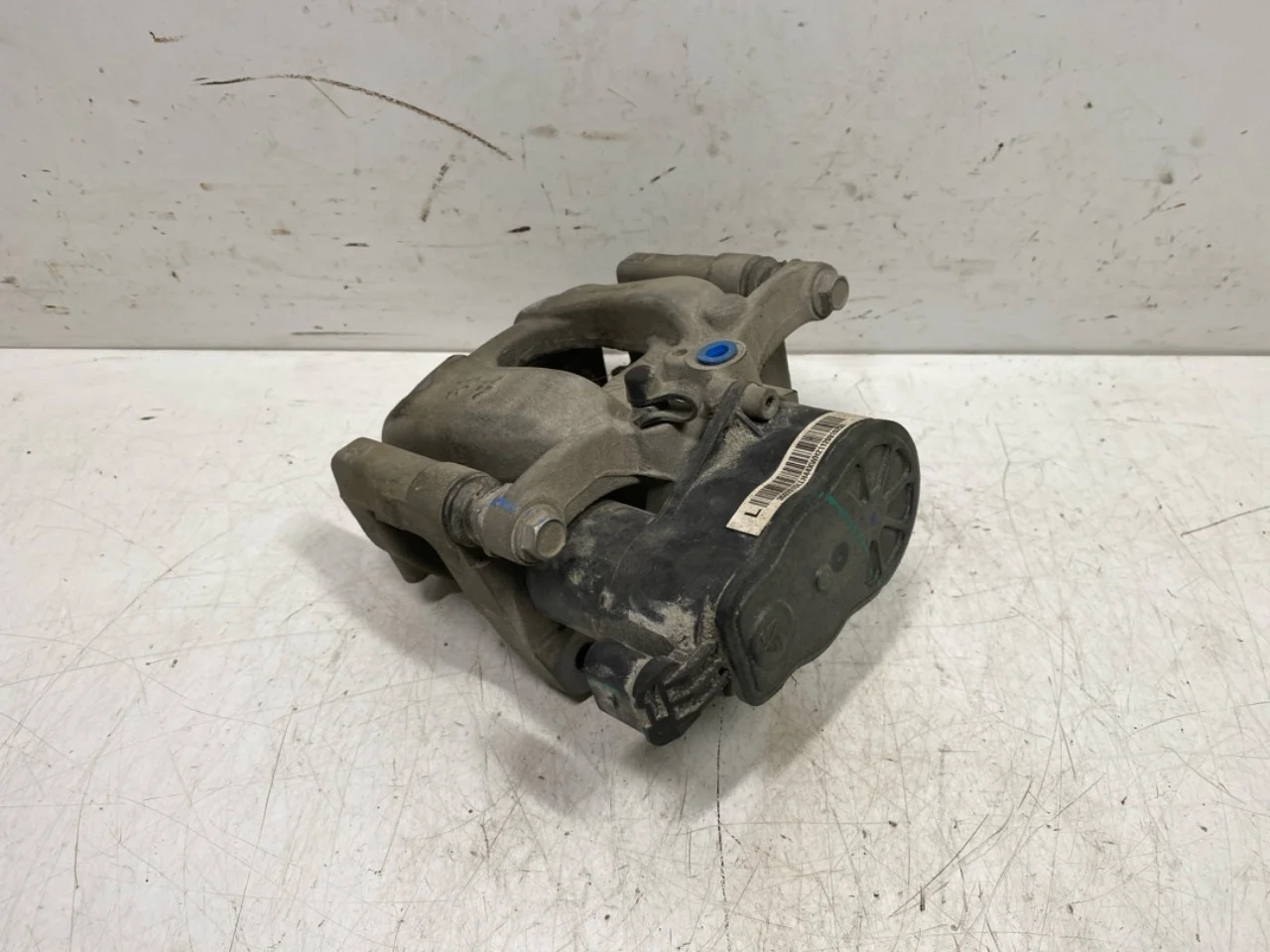 Hongqi E-HS9 2022- Rear left brake caliper view 2