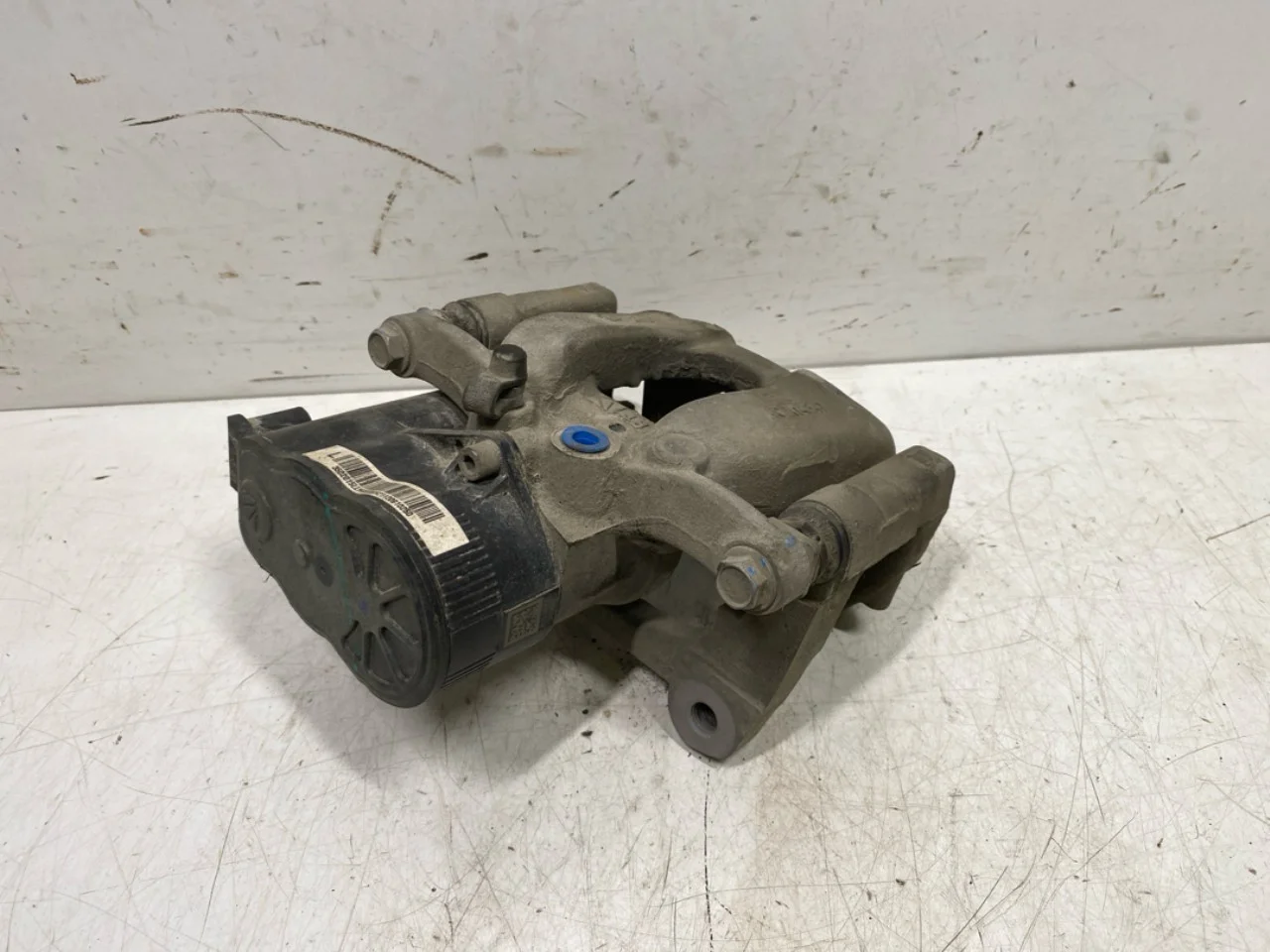 Hongqi E-HS9 2022- Rear left brake caliper view 3