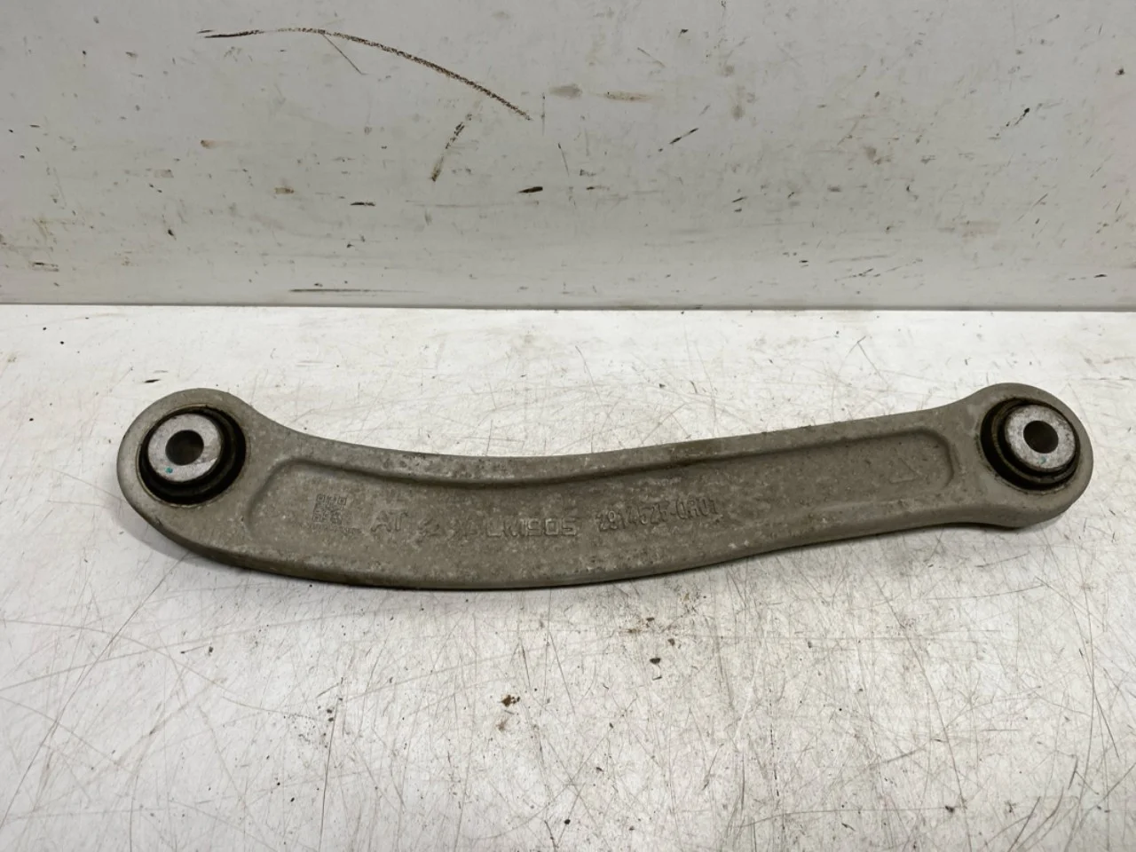 Hongqi E-HS9 2022- Control arm, rear right view 4