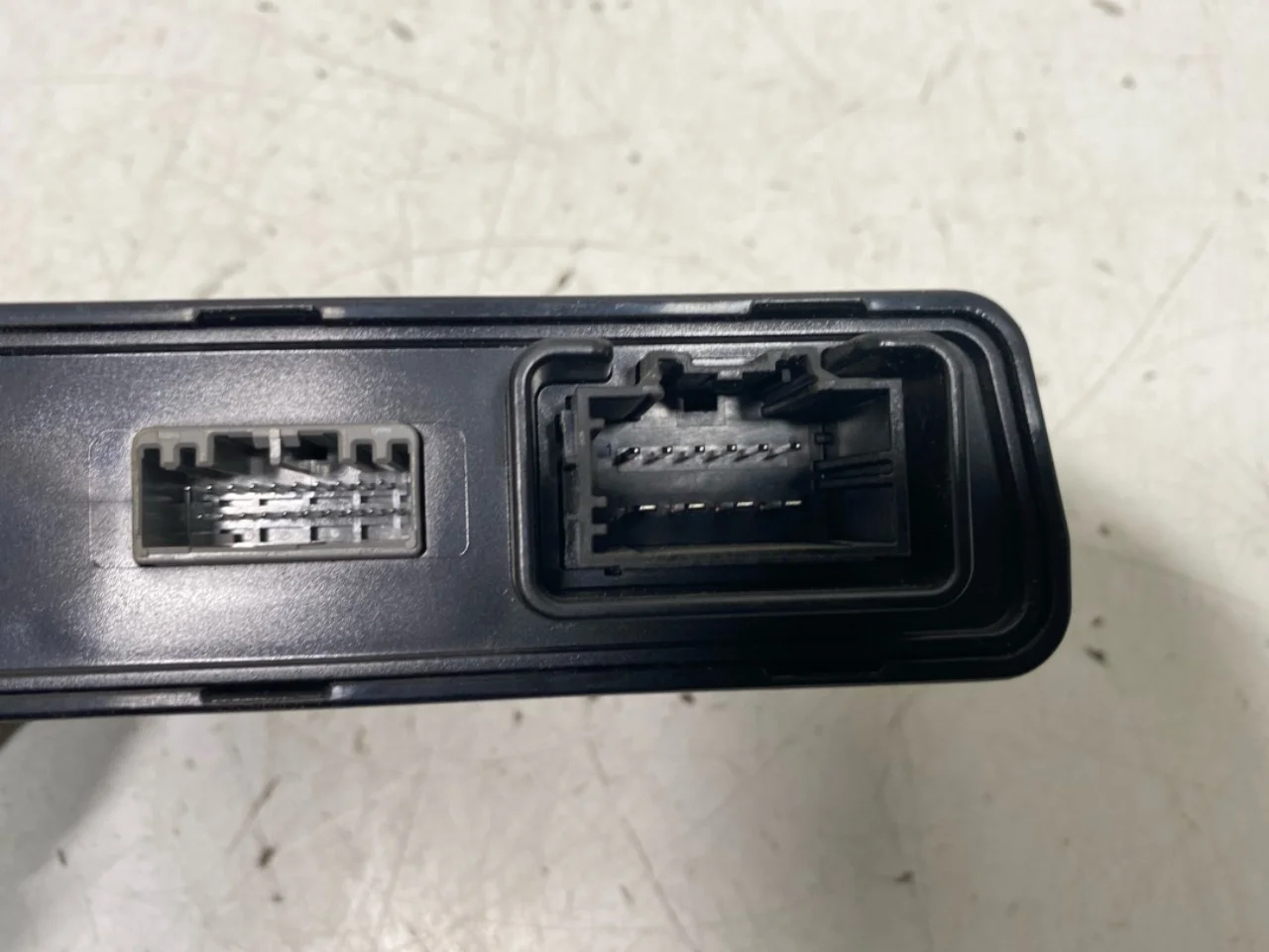 Tesla MODEL S 2013- Control unit, tailgate view 4