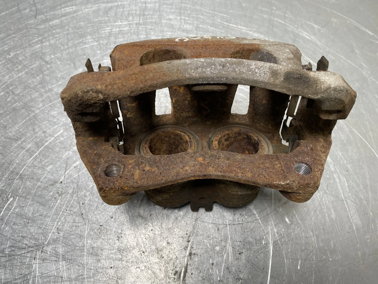 Nissan LEAF 2017-24 Front left brake caliper view 3