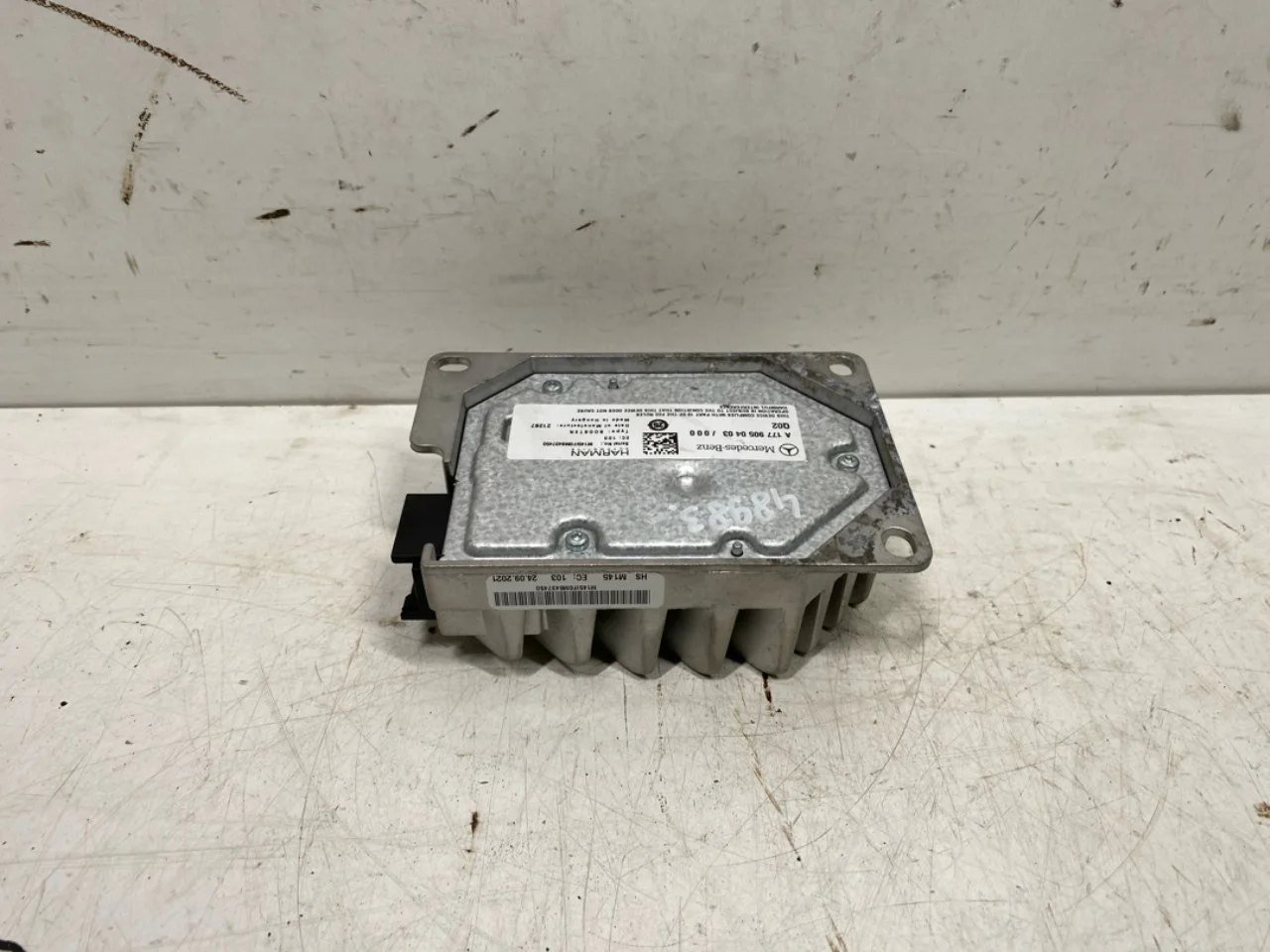 Mercedes EQA H243 2021- Radio / hi-fi amplifier