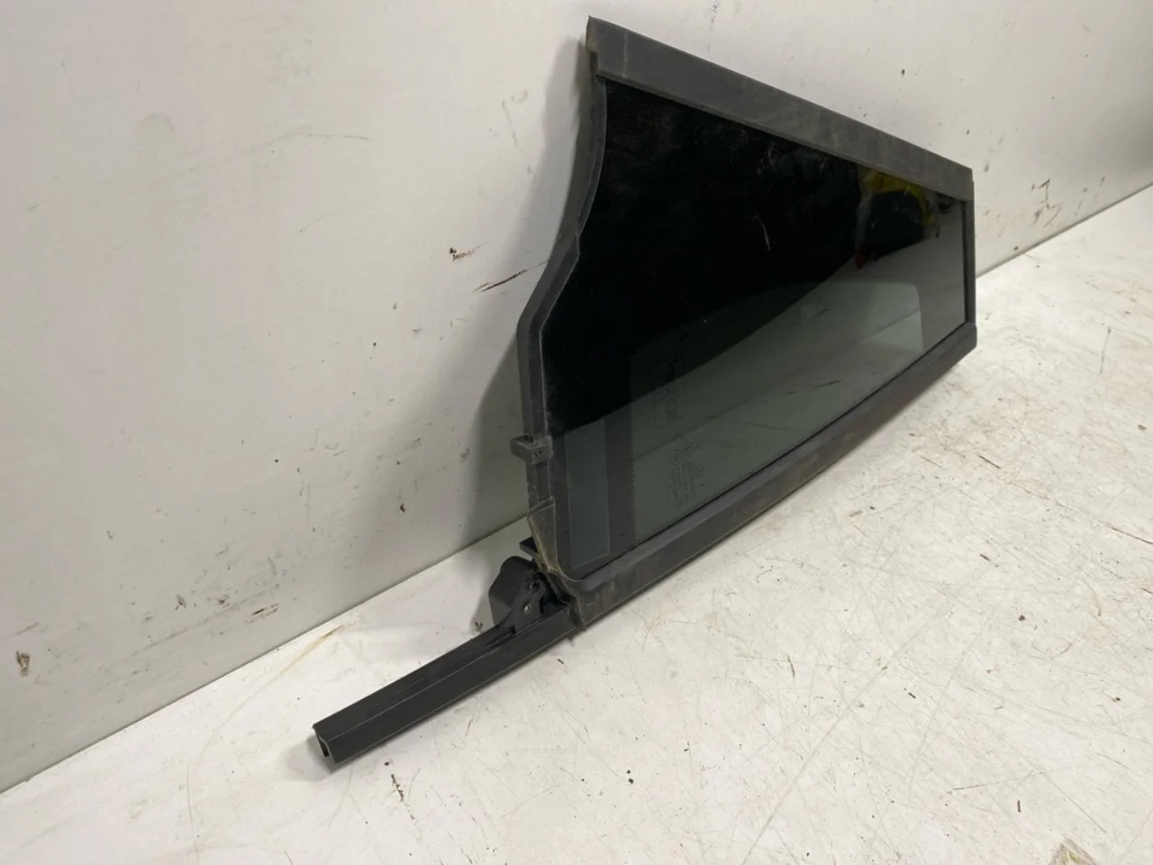 Mercedes EQA H243 2021- Door glass, 4-door, rear right view 3