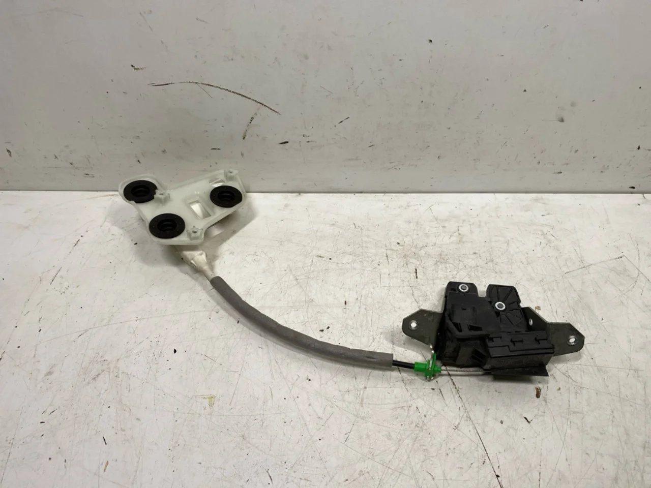 Mercedes EQA H243 2021- Tailgate lock view 2
