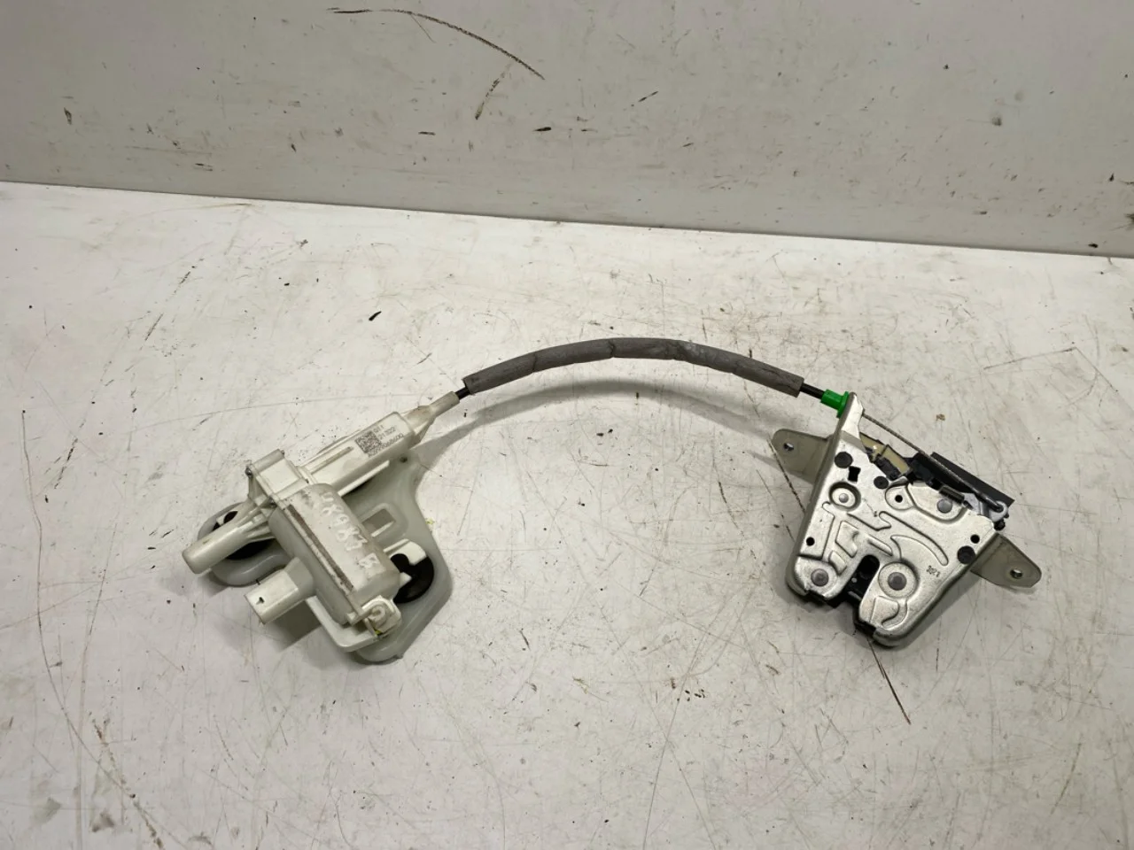 Mercedes EQA H243 2021- Tailgate lock view 4