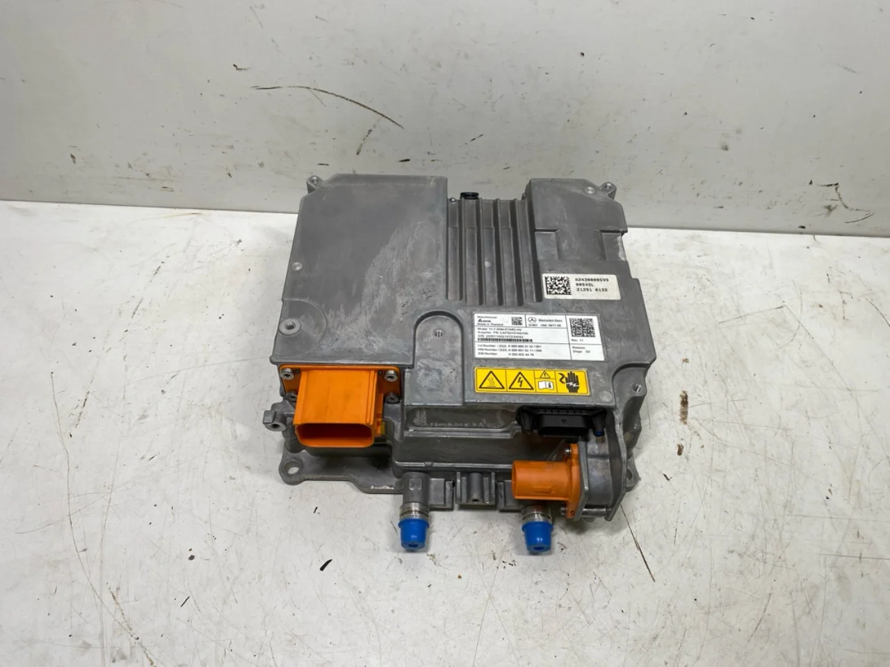 Mercedes EQA H243 2021- Inverter, 12-220V
