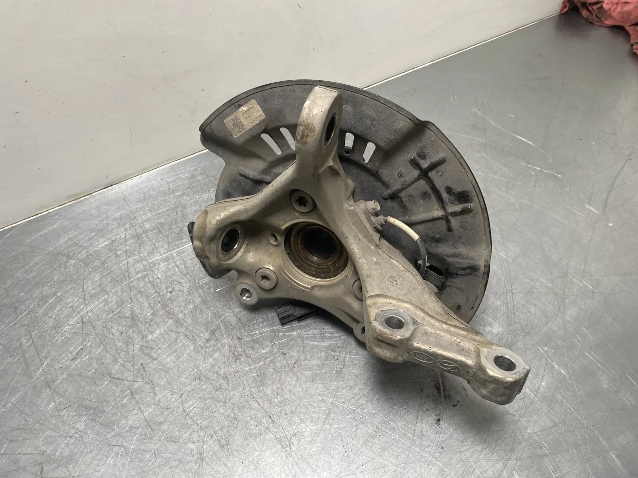 Hyundai KONA / ELECTRIC 2018-23 Stub axle carrier, left front view 2