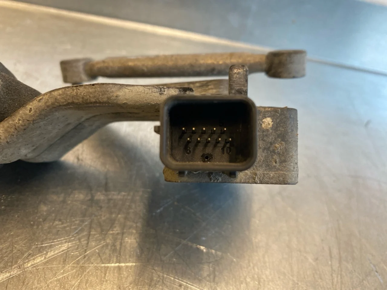 Hyundai KONA / ELECTRIC 2018-23 Level control / air suspension sensor view 2