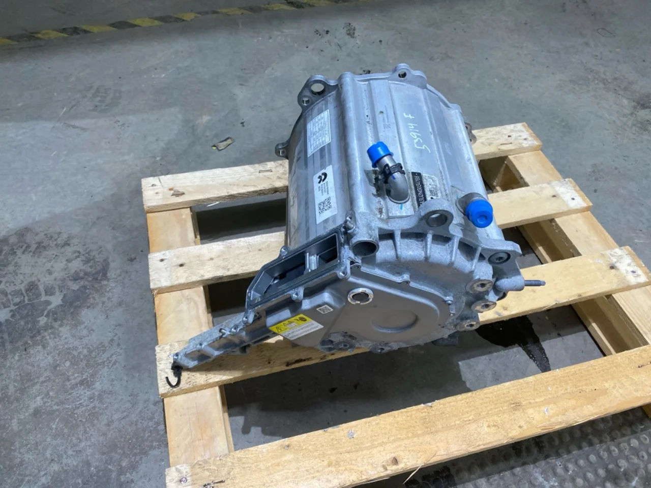 Nio ES8 23-24 Elektromos motor, első nézet 4