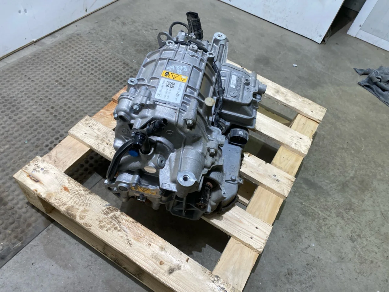Mercedes EQA H243 2021- Elektromos motor, hátsó nézet 3