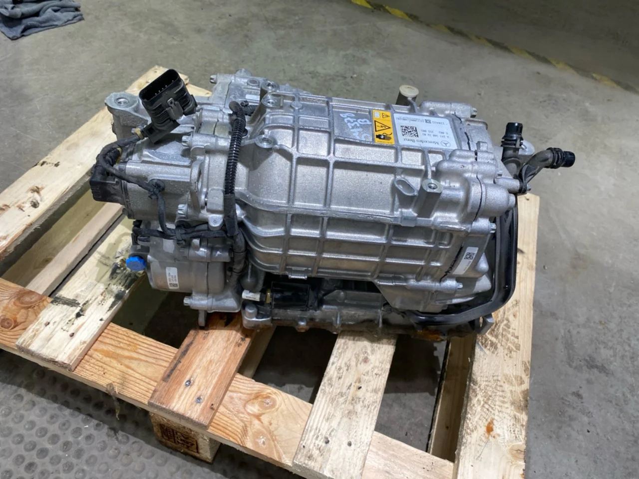 Mercedes EQA H243 2021- Elektromos motor, hátsó nézet 4