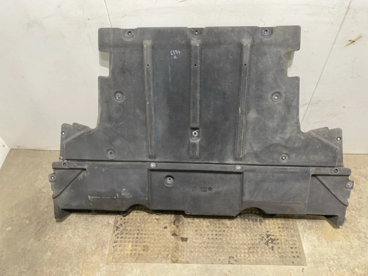 Nio ES8 23-24 Underbody protection plate (engine/gearbox/floor) view 2