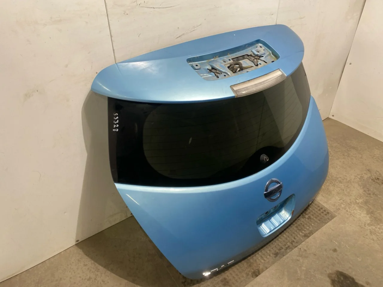 Nissan LEAF 2011-17 Tailgate, hatchback / estate view 2