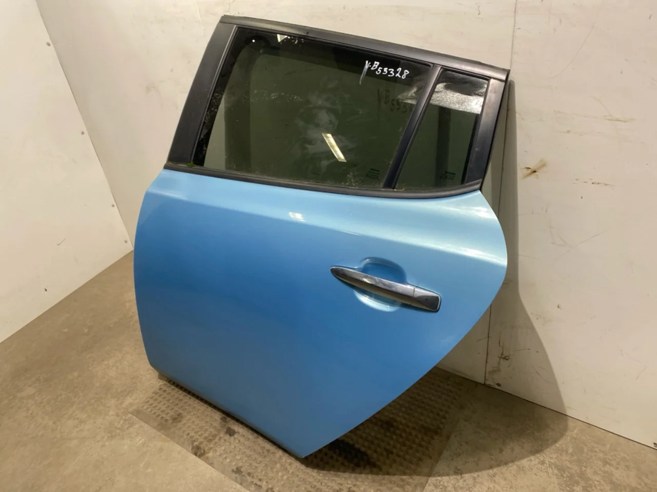 Nissan LEAF 2011-17 Ajtó, 4 ajtós, hátsó, bal nézet 3
