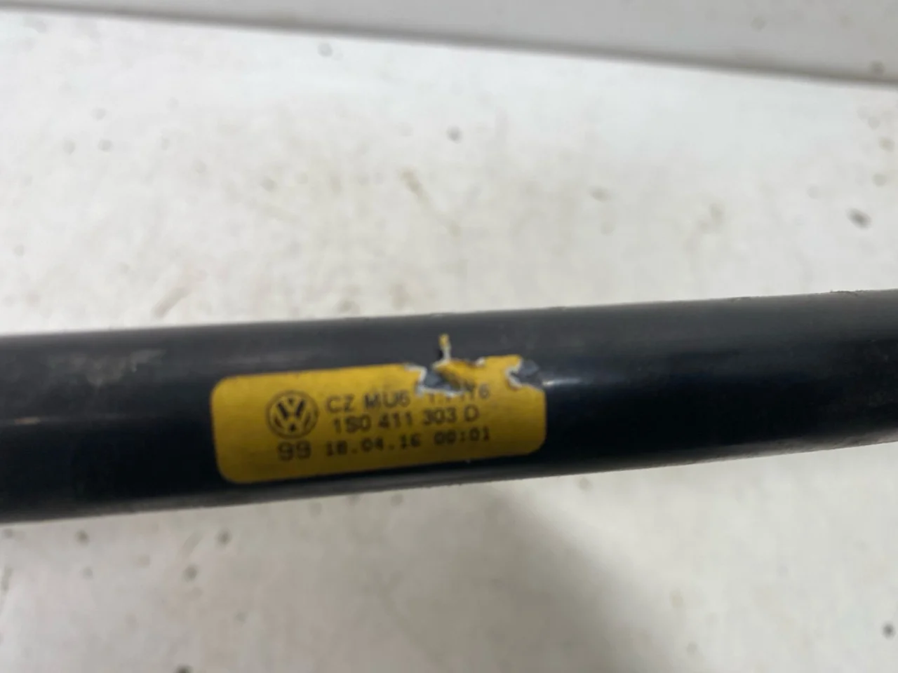 Volkswagen UP!, E-UP! Front stabilizer bar view 4