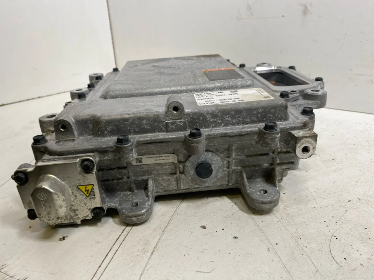 Hyundai KONA / ELECTRIC 2018-23 Inverter, 12-220V nézet 3
