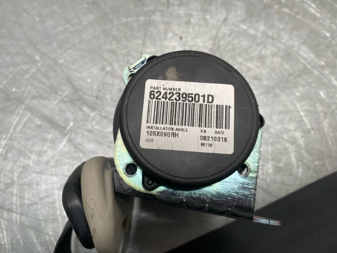 Nissan LEAF 2011-17 Rear right seat belt view 2