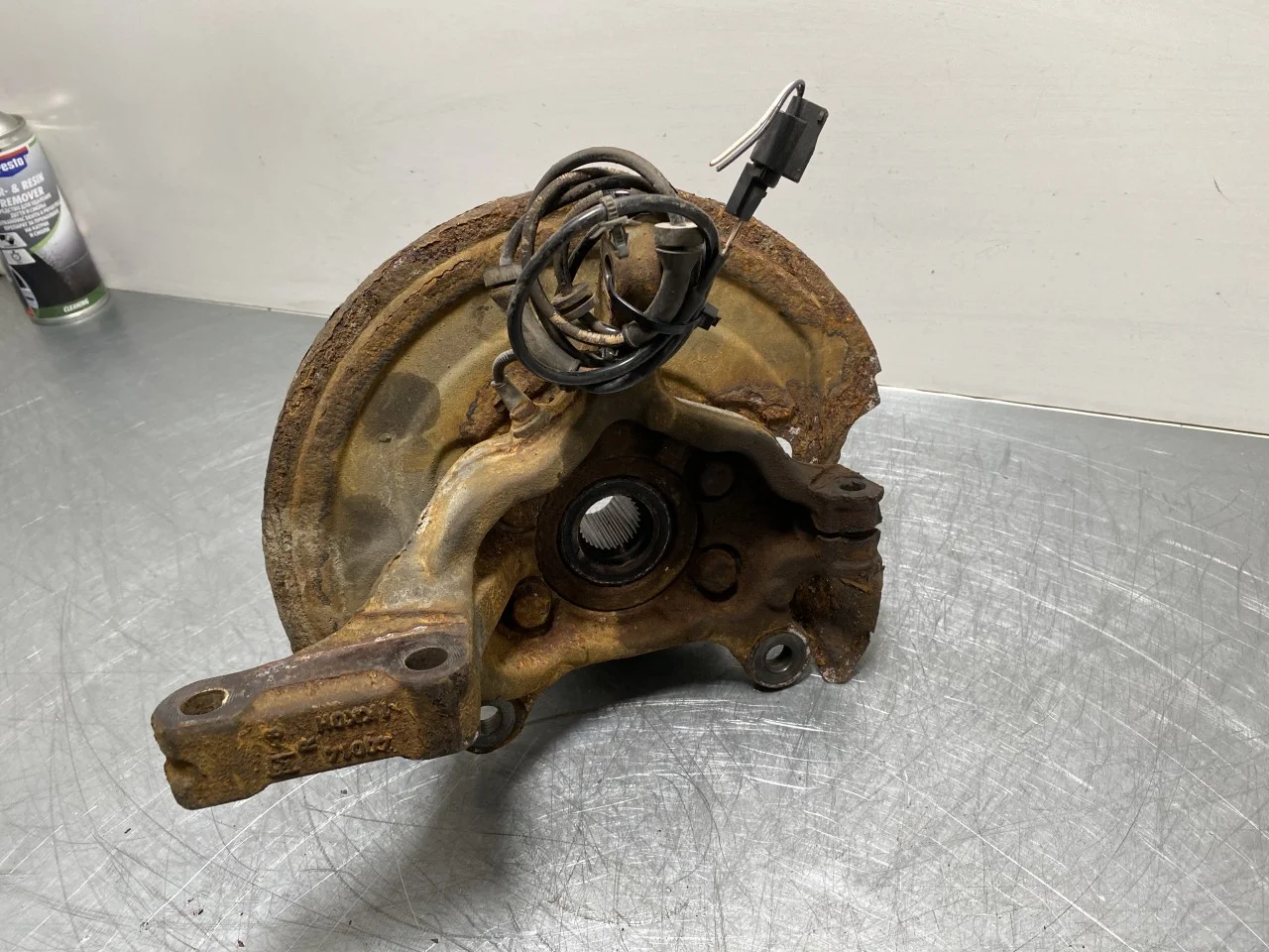 Nissan LEAF 2011-17 Front right steering knuckle view 2