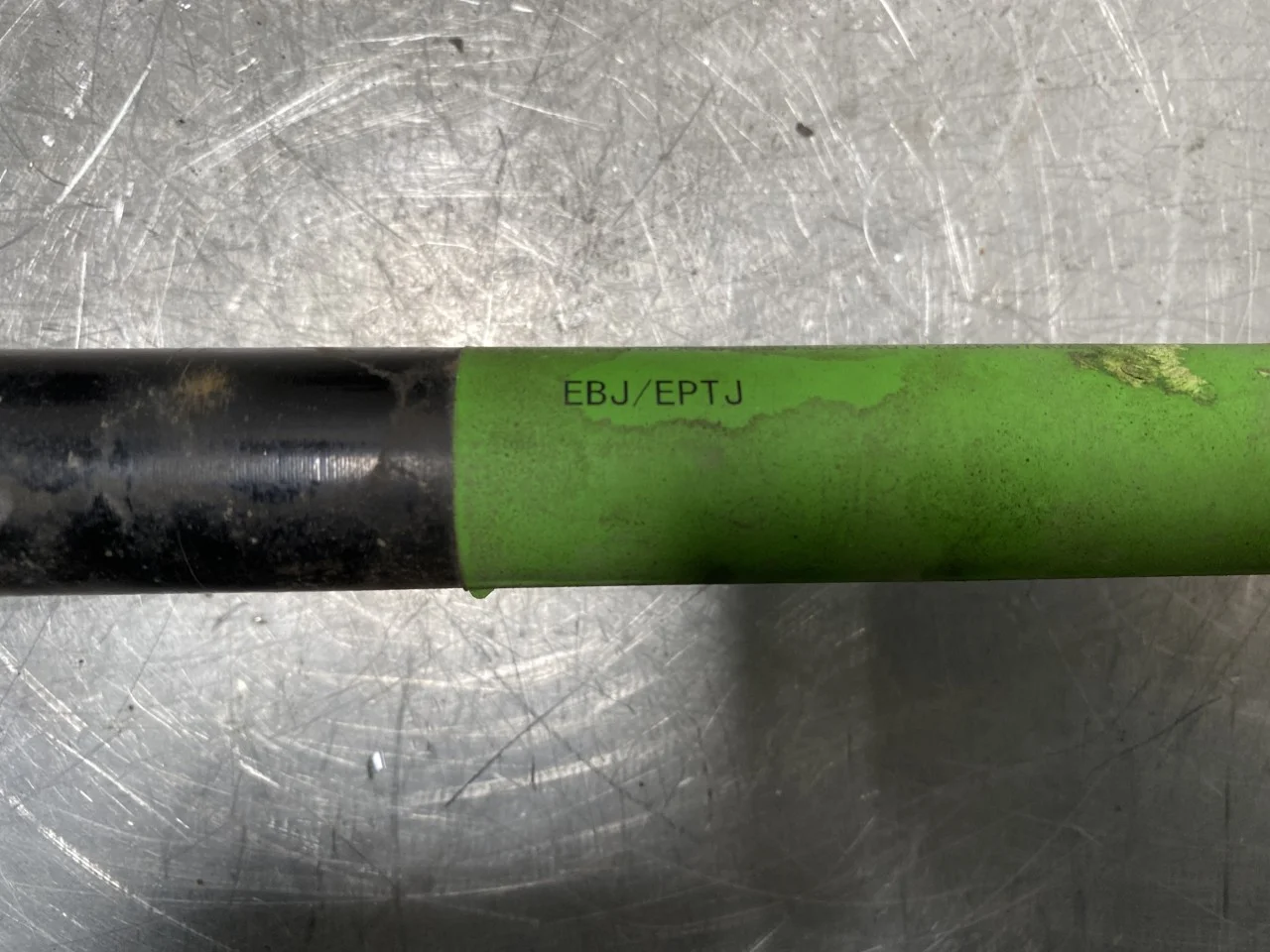 Nio ES8 23-24 Rear right driveshaft view 3