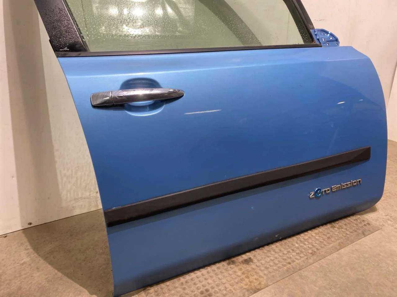Nissan LEAF 2011-17 Ajtó, 4 ajtós, első, jobb nézet 2