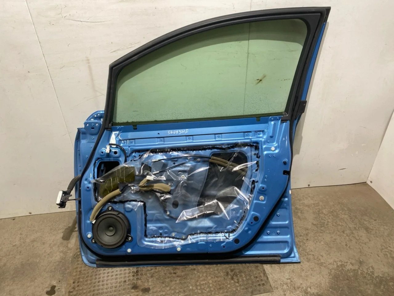 Nissan LEAF 2011-17 Ajtó, 4 ajtós, első, jobb nézet 4