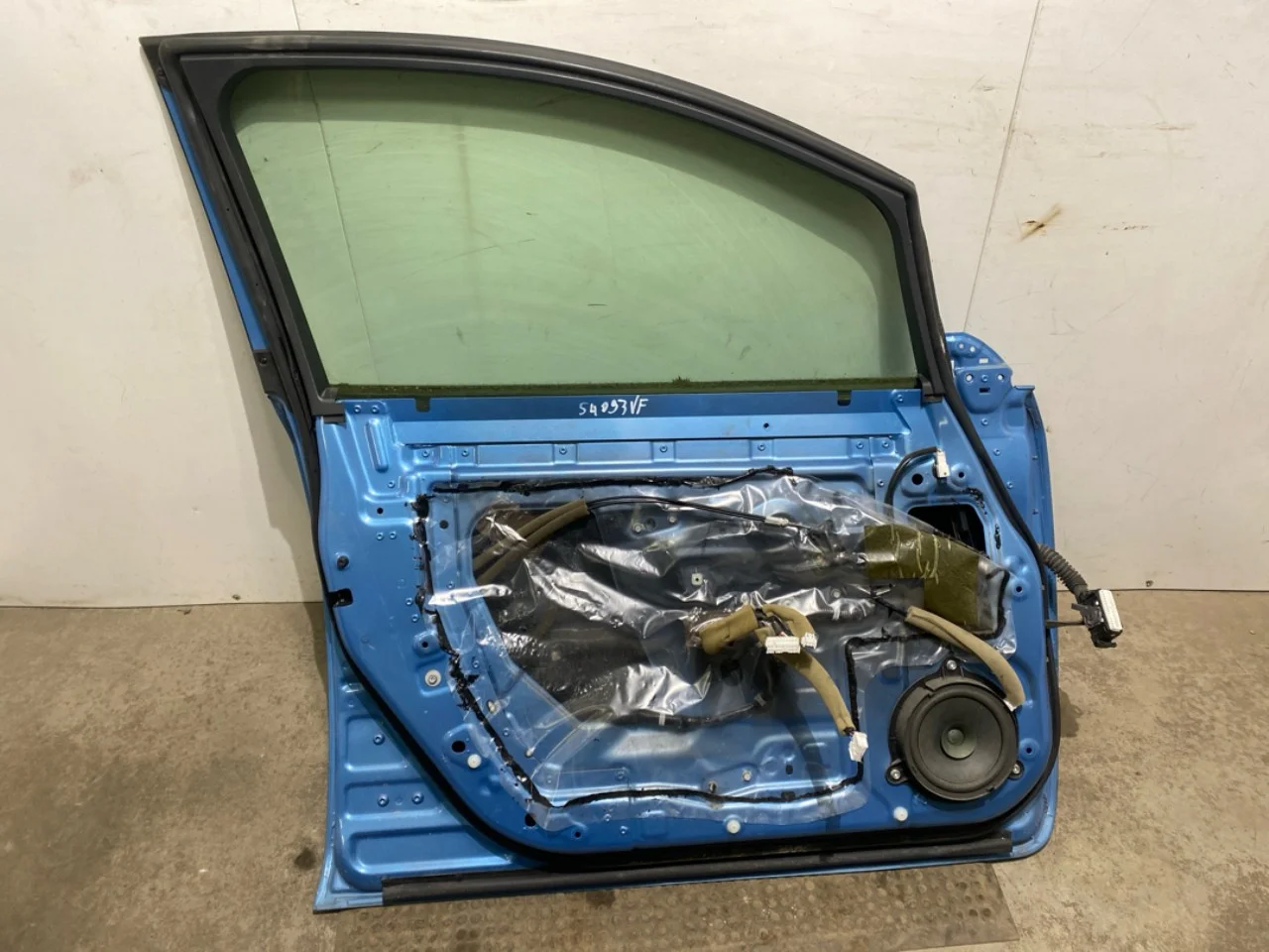 Nissan LEAF 2011-17 Ajtó, 4 ajtós, első, bal nézet 4